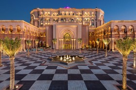 Emirates Palace: A Luxurious Oasis in Abu Dhabi