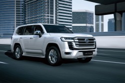 Rent Toyota Land Cruiser VXR V8 2022 in Dubai