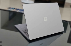 Surface Laptop 3 - (2021) - 10th GEN Core i5 - 4k touch Like new condition
