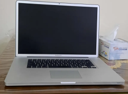 Apple MacBook Pro - 17 inches display