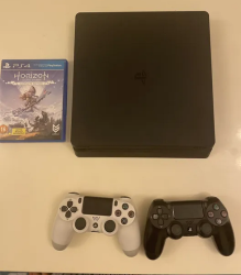 PS4 with 2 CONTROLLERS AND horizen game