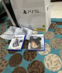 Ps5 disc edition uae version with 2 controllers
