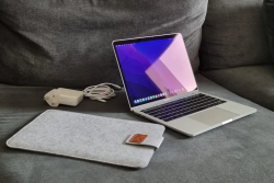Macbook PRO 13 (2019) - TouchBar + Touch ID - Core i5/8gb/256gb - Retina Display Apple laptop