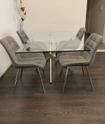 Luxury 4 seater Glass-Dining table from THE ONE