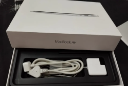 MacBook Air Core i5 (2017) Like new, with box