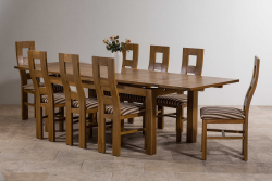 Dinner Oak Table -enlargeable up to 8 people