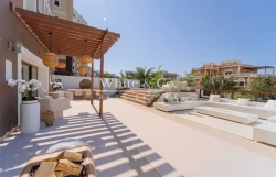 Palm Jumeirah villas for sale | Upgraded | Triple Storey Villa