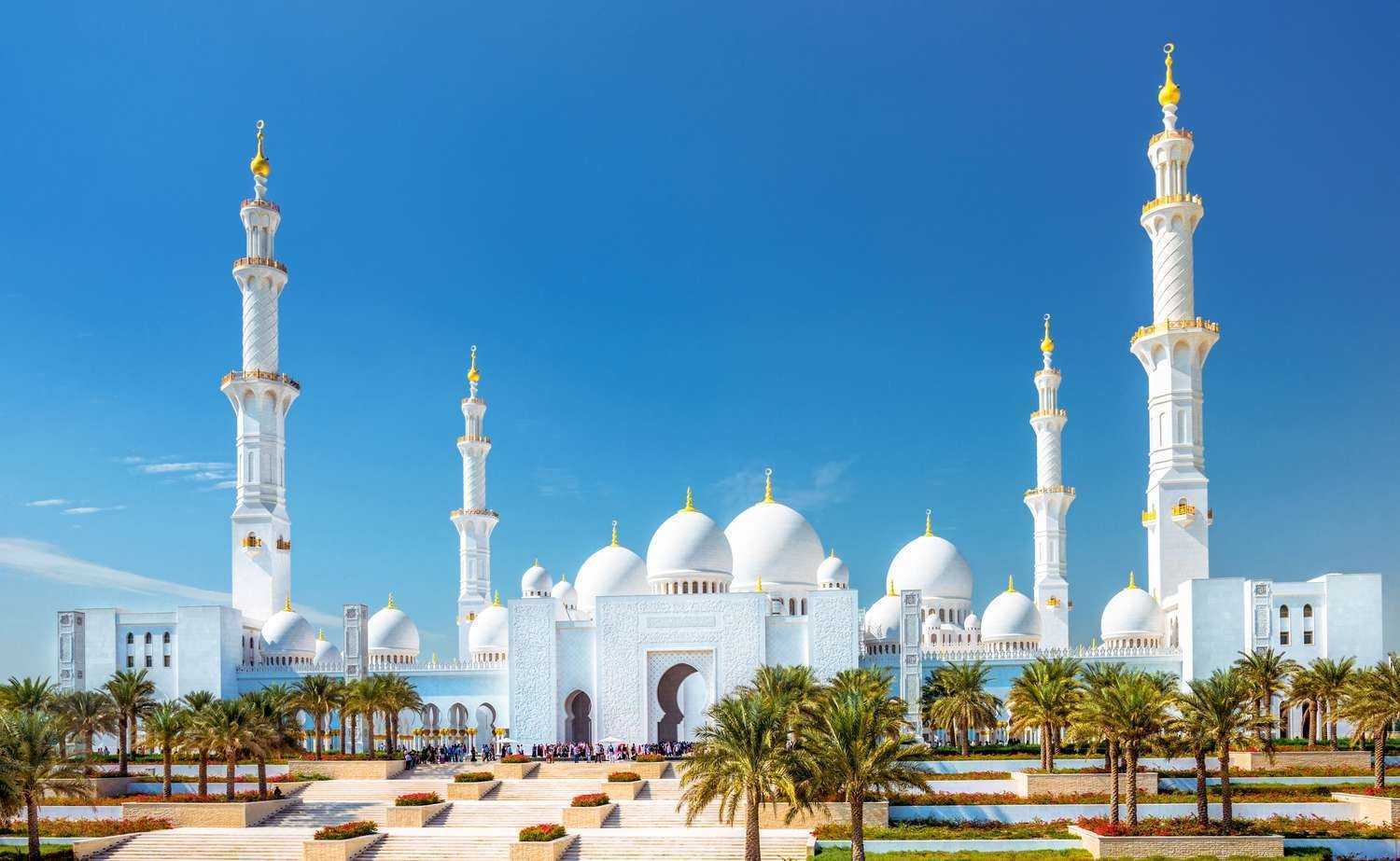 Guide about Sheikh Zayed Mosque, the Largest In UAE