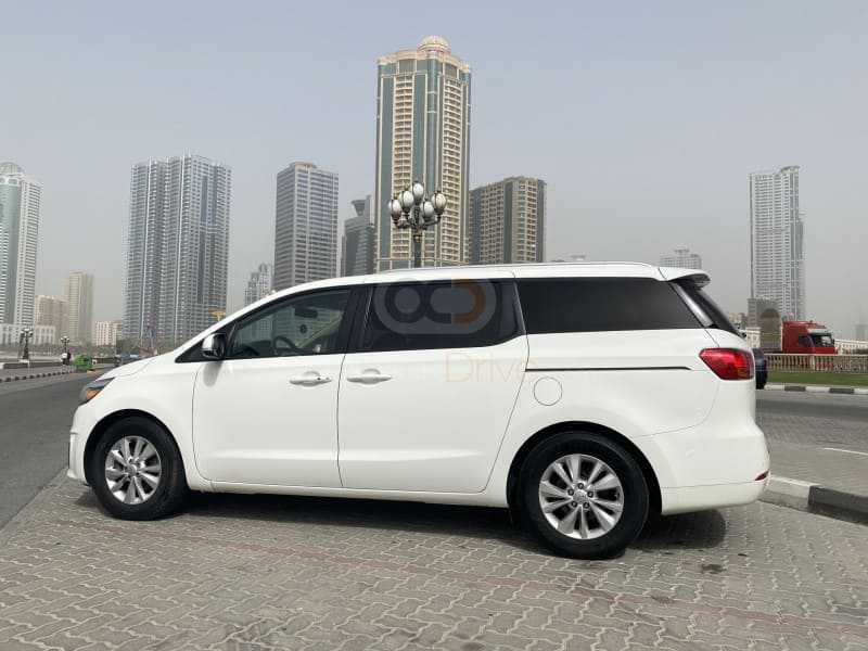 RENT KIA CARNIVAL 2017 IN DUBAI-pic_1