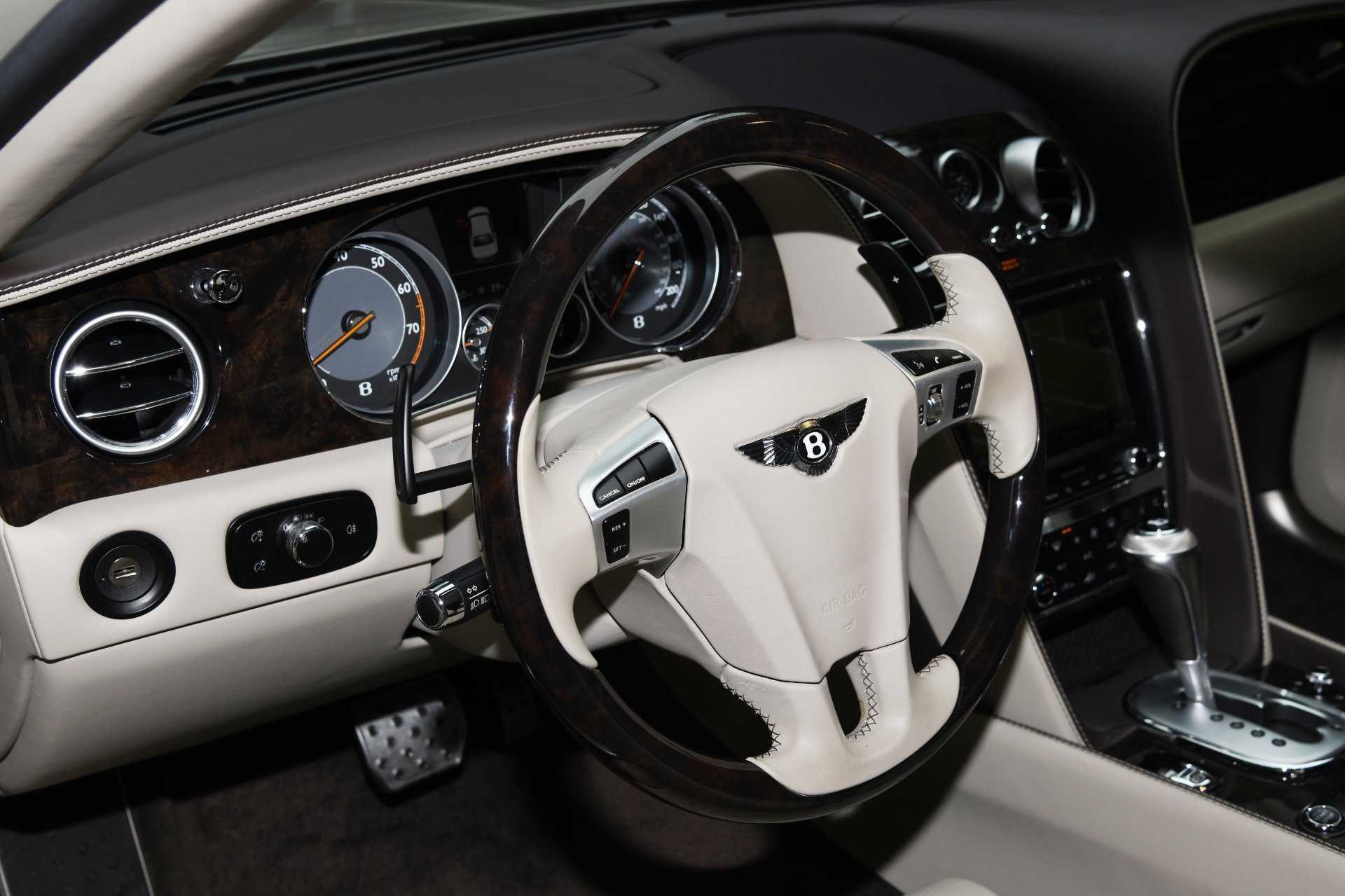 2014 BENTLEY FLYING SPUR W12 l 3875KM [ABU-DHABI SHOWROOM]-pic_5