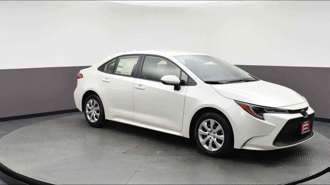 For Rent Toyota corolla Pearl White 2020-pic_5