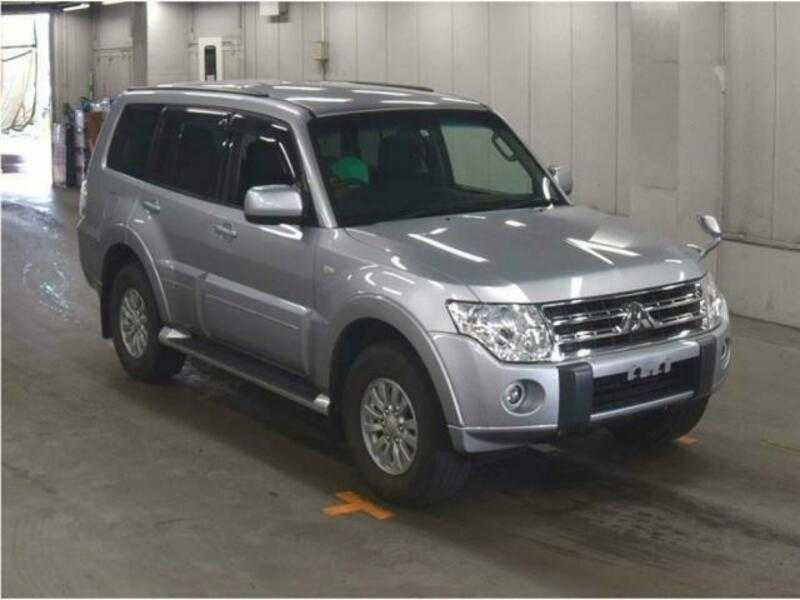 Economy Car Rental Mitsubishi pajero 2014-pic_1