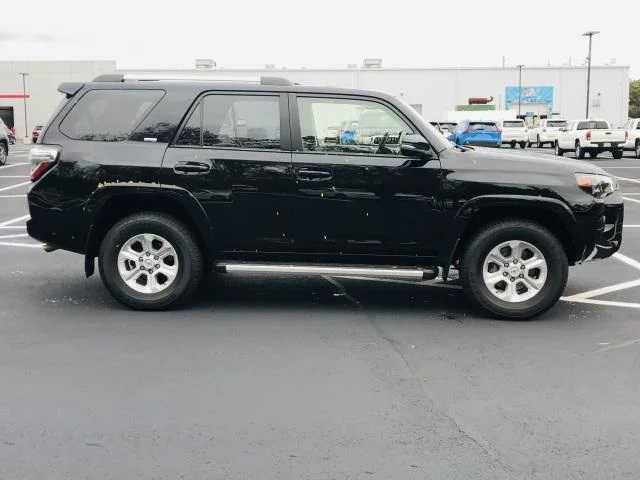 2018 Toyota 4Runner SR5 Premium 4x4 / EXPORT ONLY-pic_2