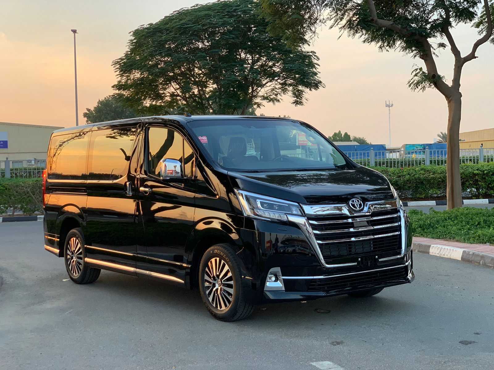 New car for sale 2023 Toyota Granvia Premium-pic_2