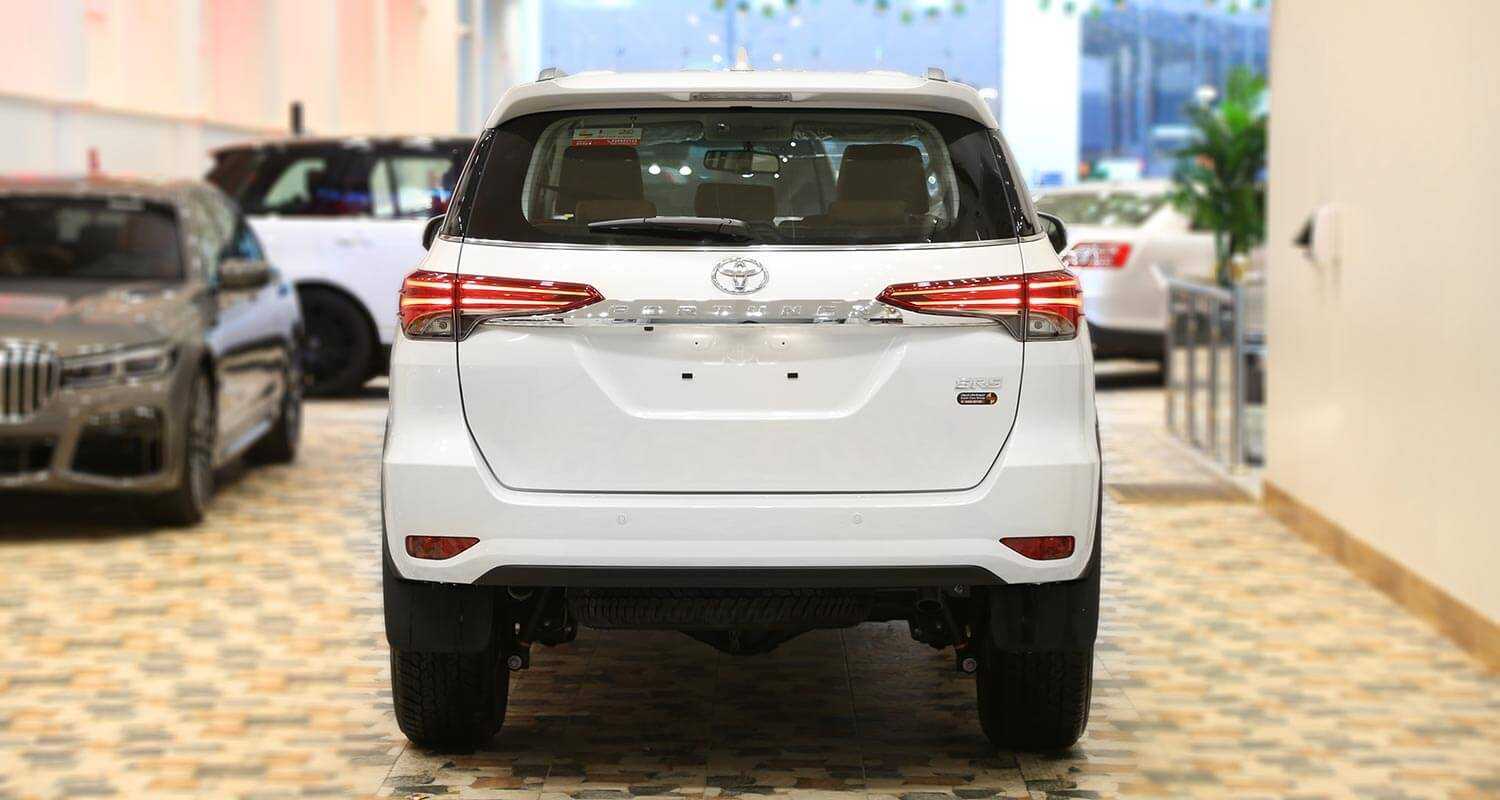 FULL OPTION + LEATHER SEATS + NAVIGATION + 4WD / 2019 / GCC / UNLIMITED MILEAGE WARRANTY / 1,726 DHS-pic_5