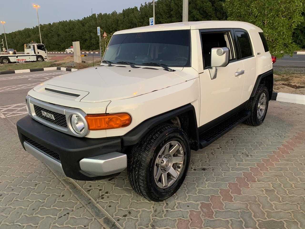 2022 White Toyota FJ Cruiser 4.0L / FJ1-pic_2