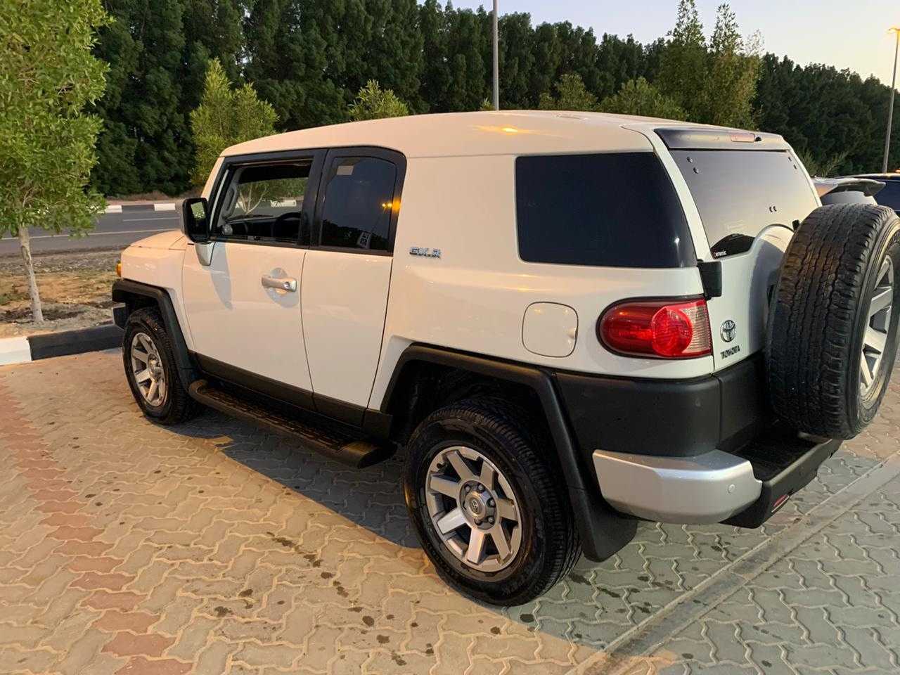 2022 White Toyota FJ Cruiser 4.0L / FJ1-pic_1