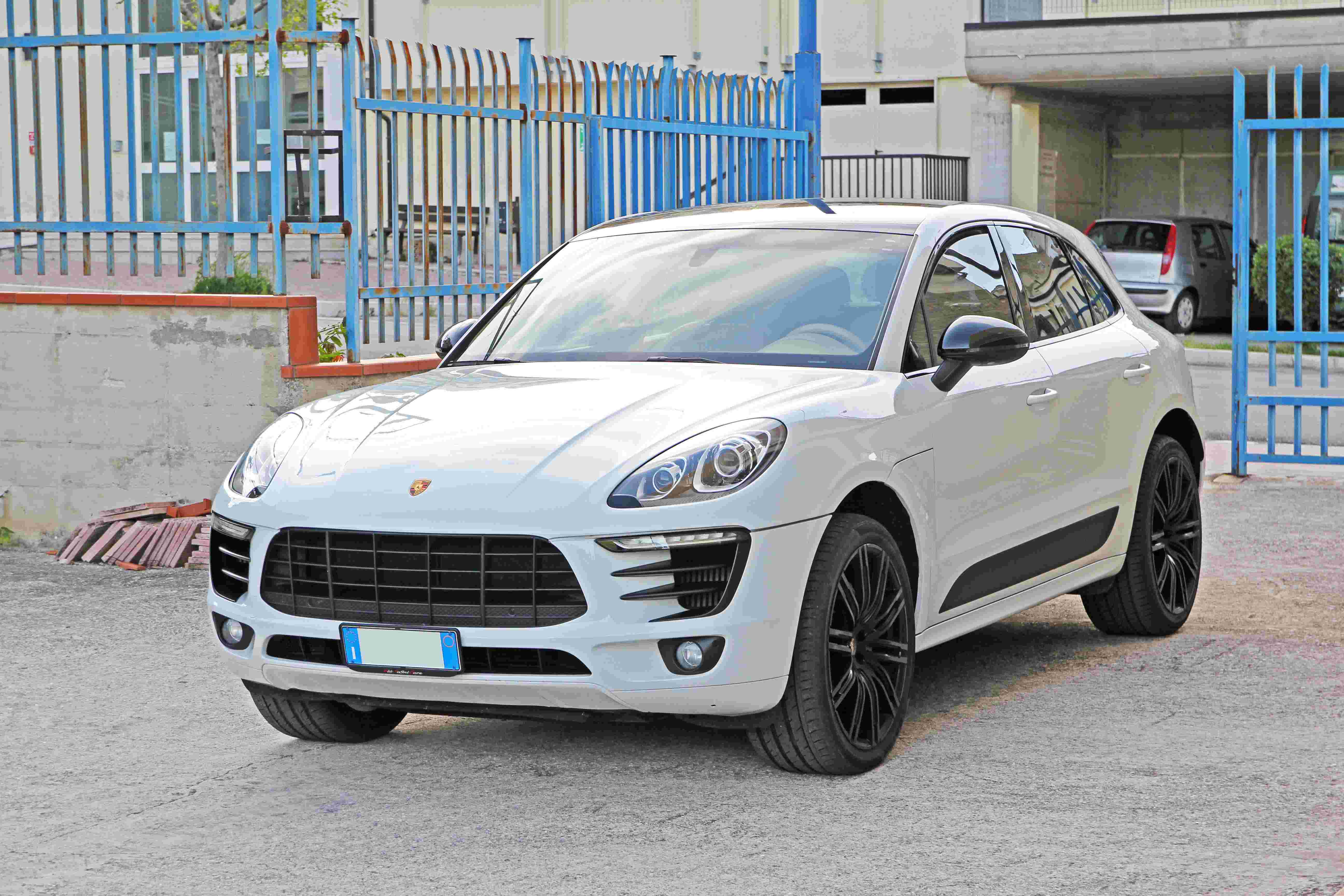 RENT PORSCHE MACAN 2019 IN DUBAI-pic_5