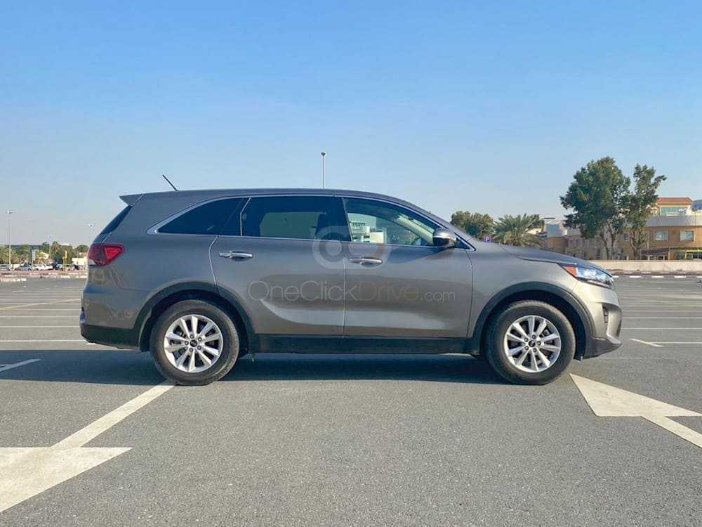 RENT KIA SORENTO 2019 IN DUBAI-pic_5