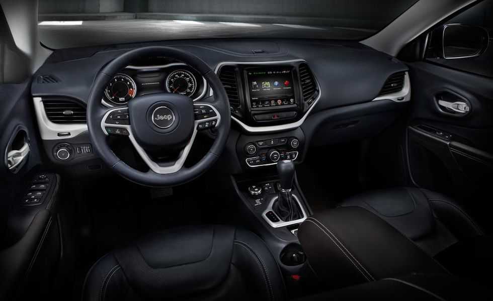 Rent Jeep Grand Cherokee SRT 2015-pic_2