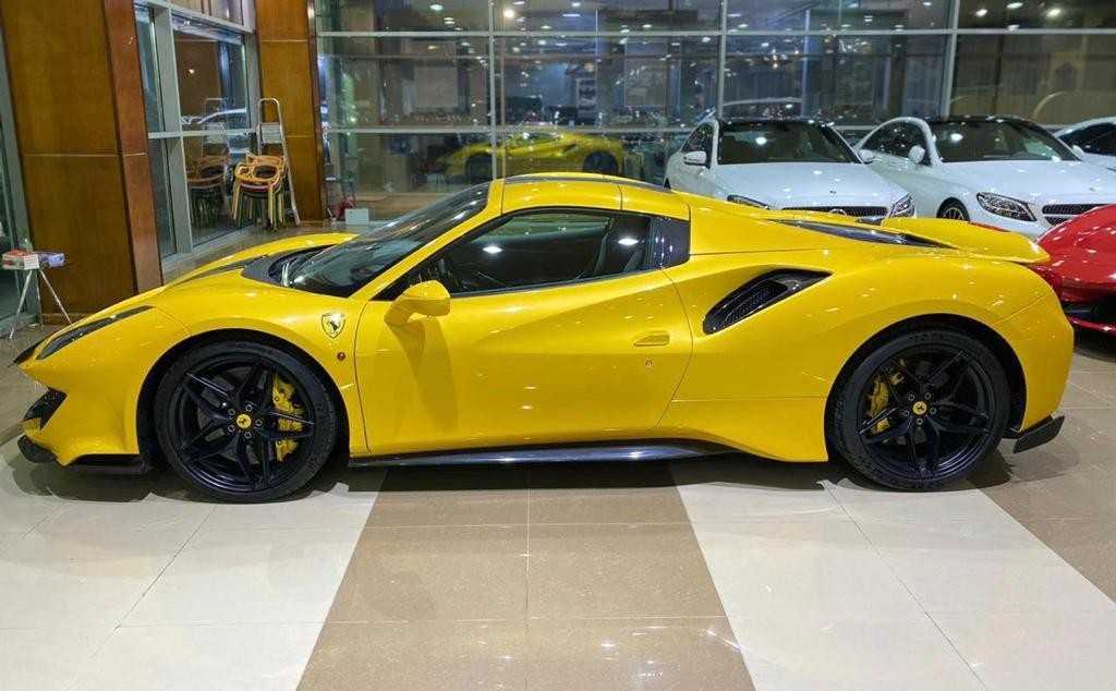 2017 FERRARI 488 GTB DONE ONLY 25,000KM GCC-pic_4