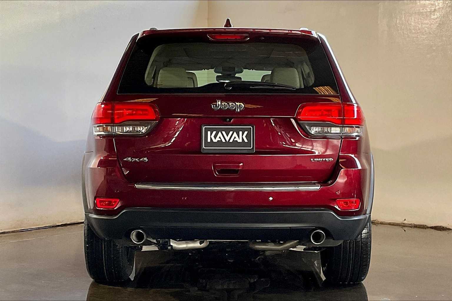 Rent 2017 Jeep Grand Cherokee Summit-pic_2