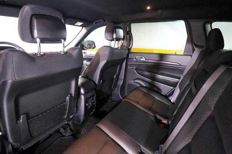 Rent Jeep Grand Cherokee Trackhawk-pic_4