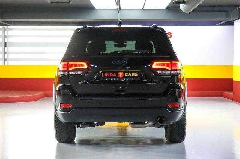 Rent Jeep Grand Cherokee Trackhawk-pic_2