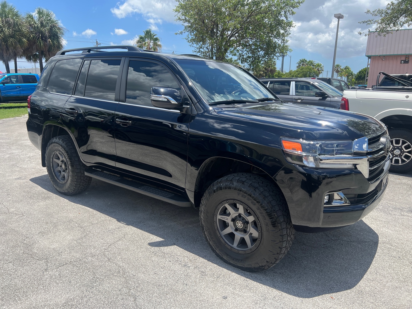 2021 Toyota Land Cruiser-pic_2