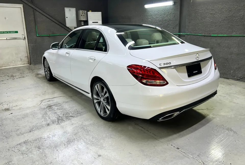 2017 Mercedes-Benz C-Class, 300 Luxury-pic_2