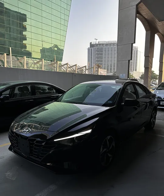 Hyundai Elantra 2023 in Dubai-pic_3