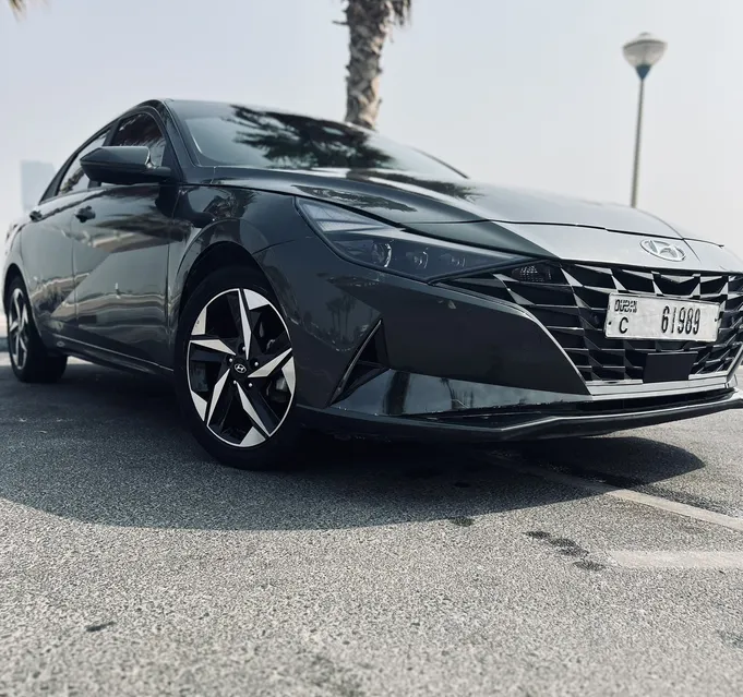 Hyundai Elantra in Dubai-pic_2