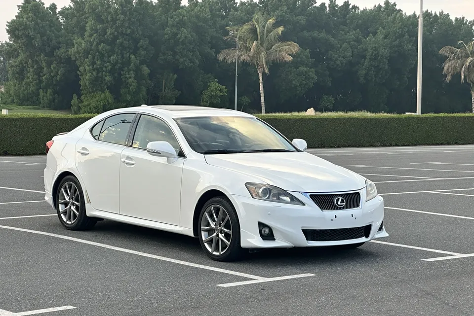 Lexus IS300 model 2013 GCC CAR PREFECT CONDITION INSIDE AND OUTSIDE FULL-pic_3