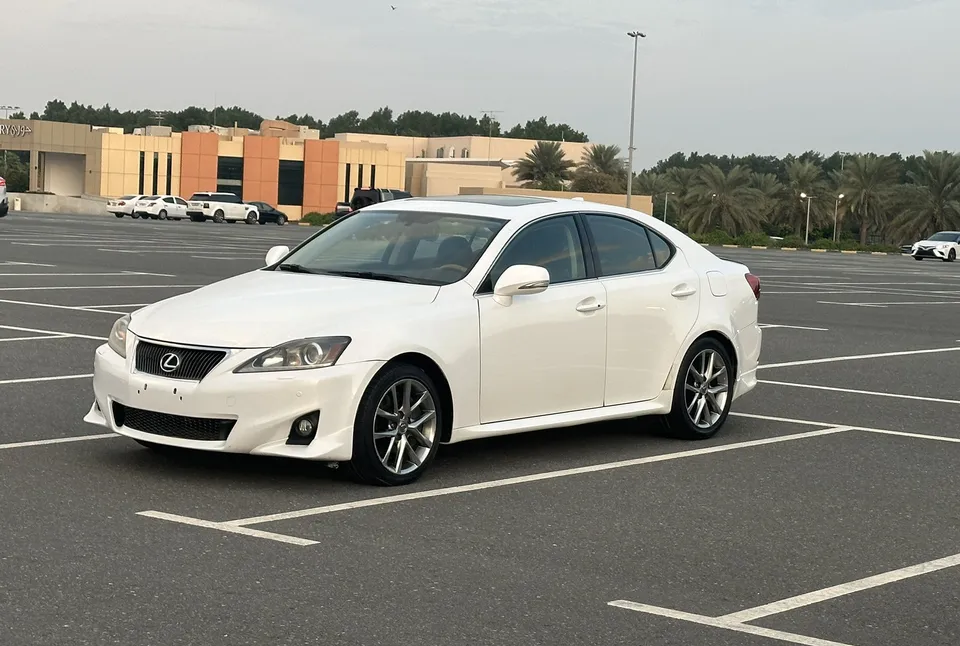 Lexus IS300 model 2013 GCC CAR PREFECT CONDITION INSIDE AND OUTSIDE FULL-pic_2