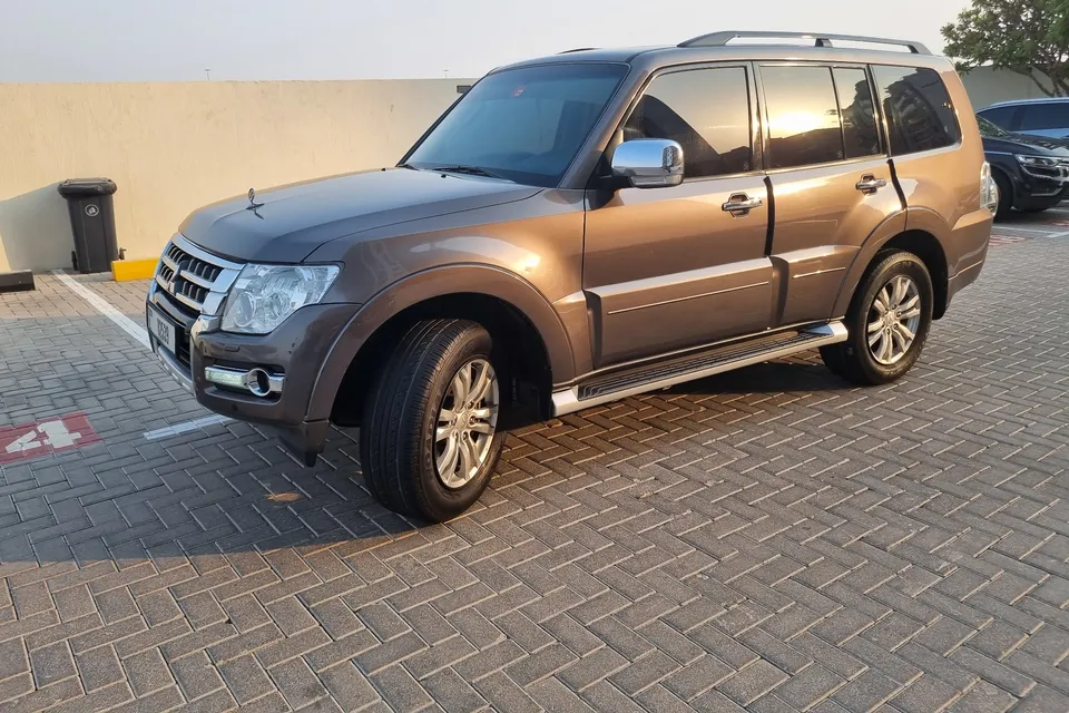 MITSUBISHI PAJERO 2016 3.8L TOP GLS PLATINUM FOR SALE IN DUBAI-pic_4