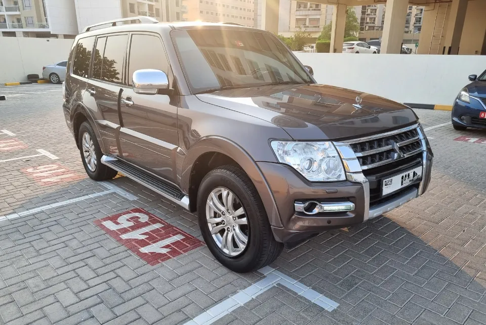 MITSUBISHI PAJERO 2016 3.8L TOP GLS PLATINUM FOR SALE IN DUBAI-pic_2