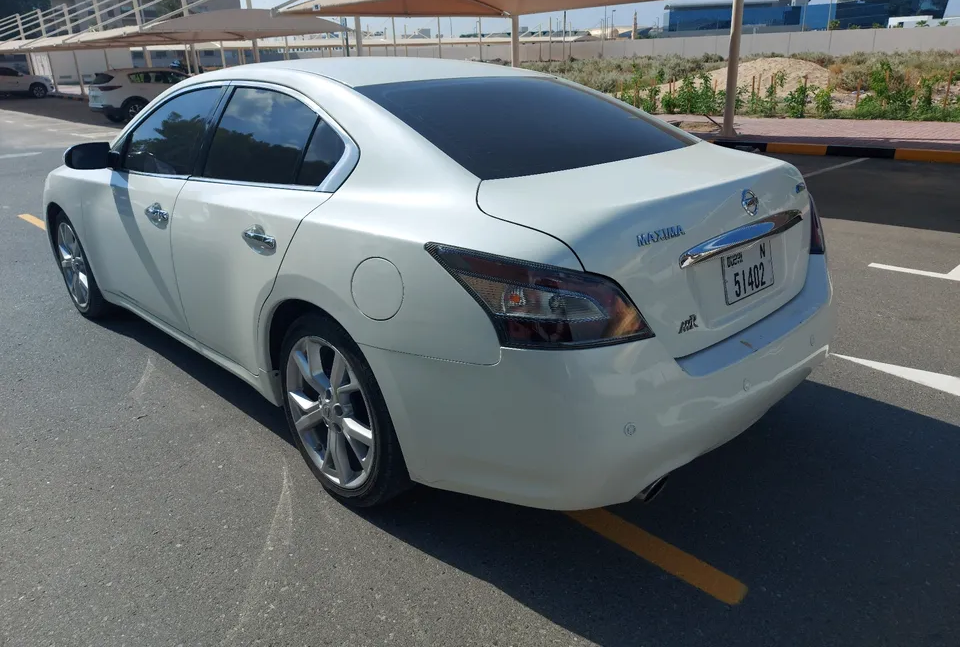 Nissan Maxima GCC 2015 only 135000km in very good condition-pic_2