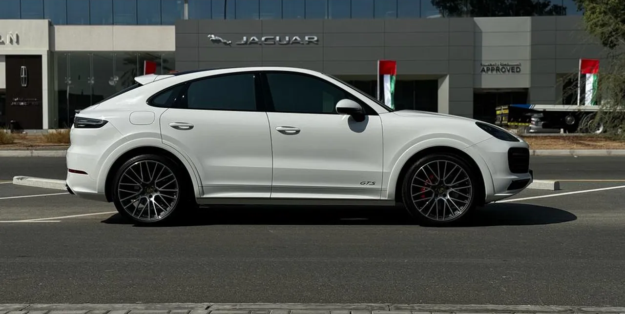 Porsche Cayenne GTS 2021 in Dubai-pic_3