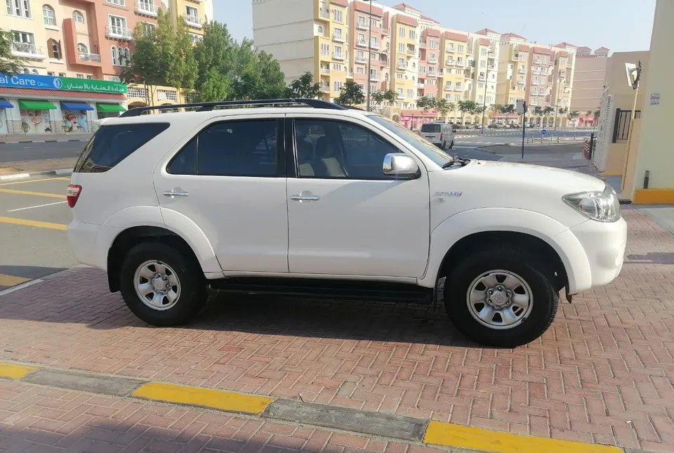 Toyota Fortuner 2011-pic_2