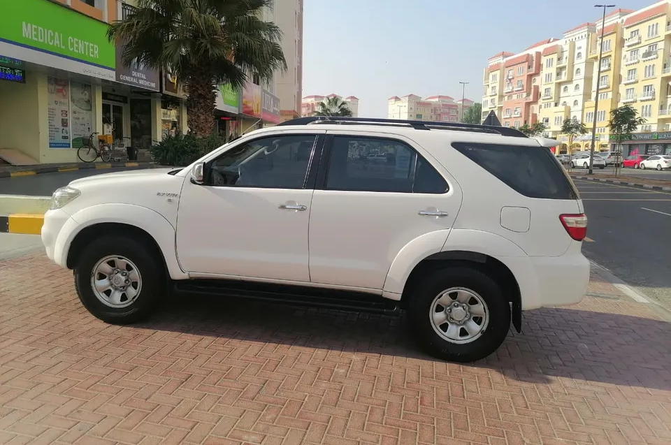 Toyota Fortuner 2011-pic_4