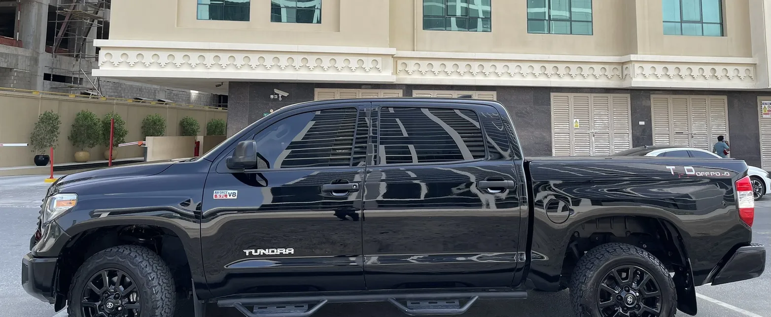 Toyota tundra 2021 black-pic_2