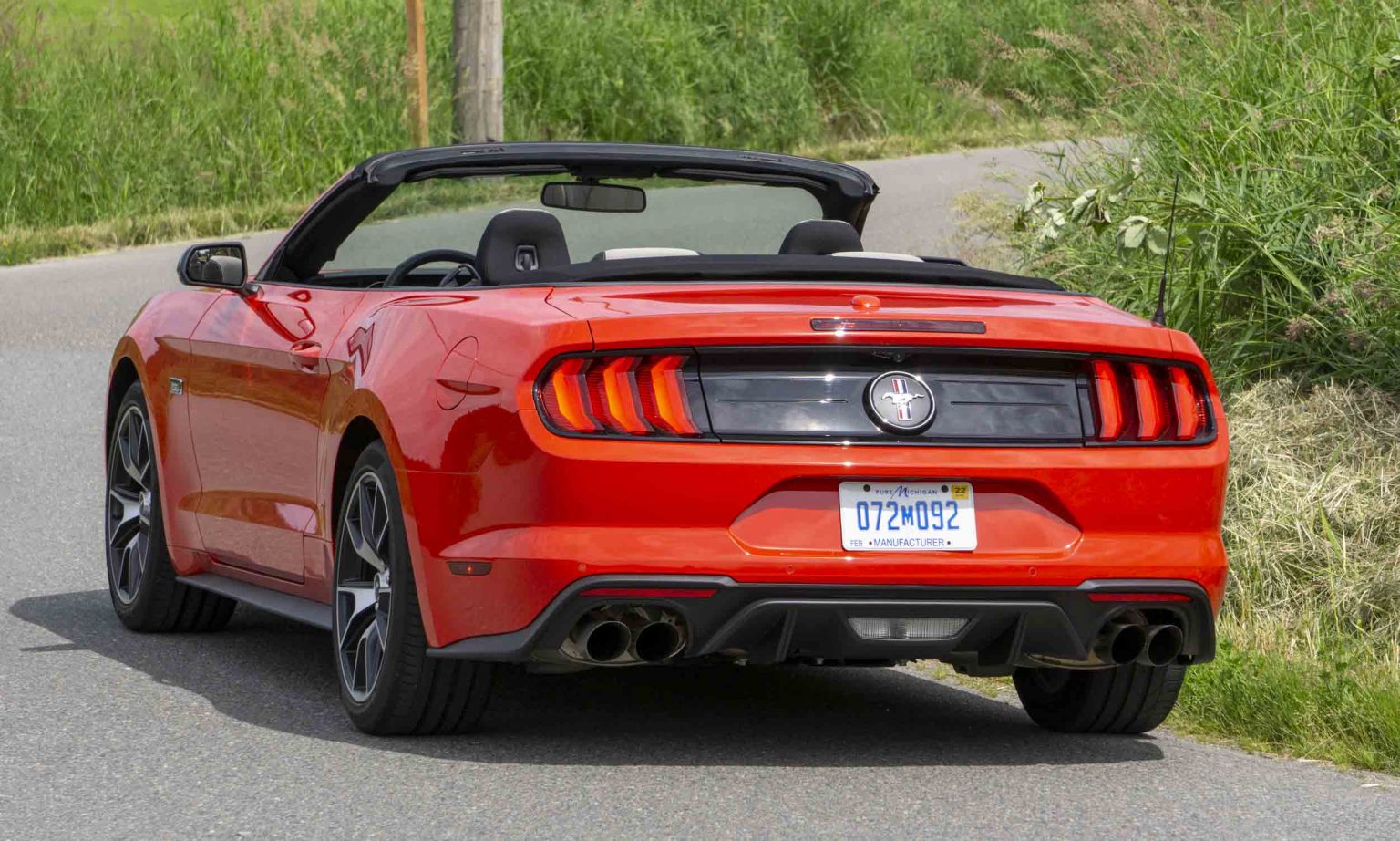 Rent Ford Mustang EcoBoost Convertible V4 2020 in Abu Dhabi-pic_1