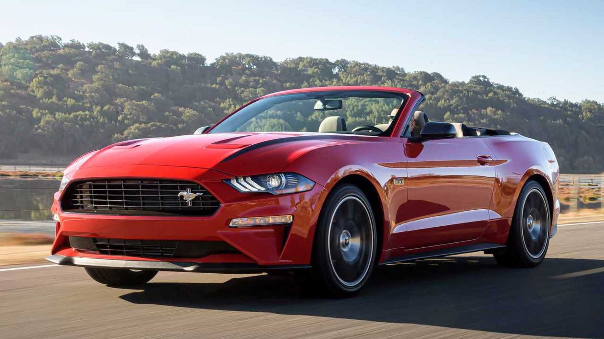 Rent Ford Mustang EcoBoost Convertible V4 2020 in Abu Dhabi-pic_3
