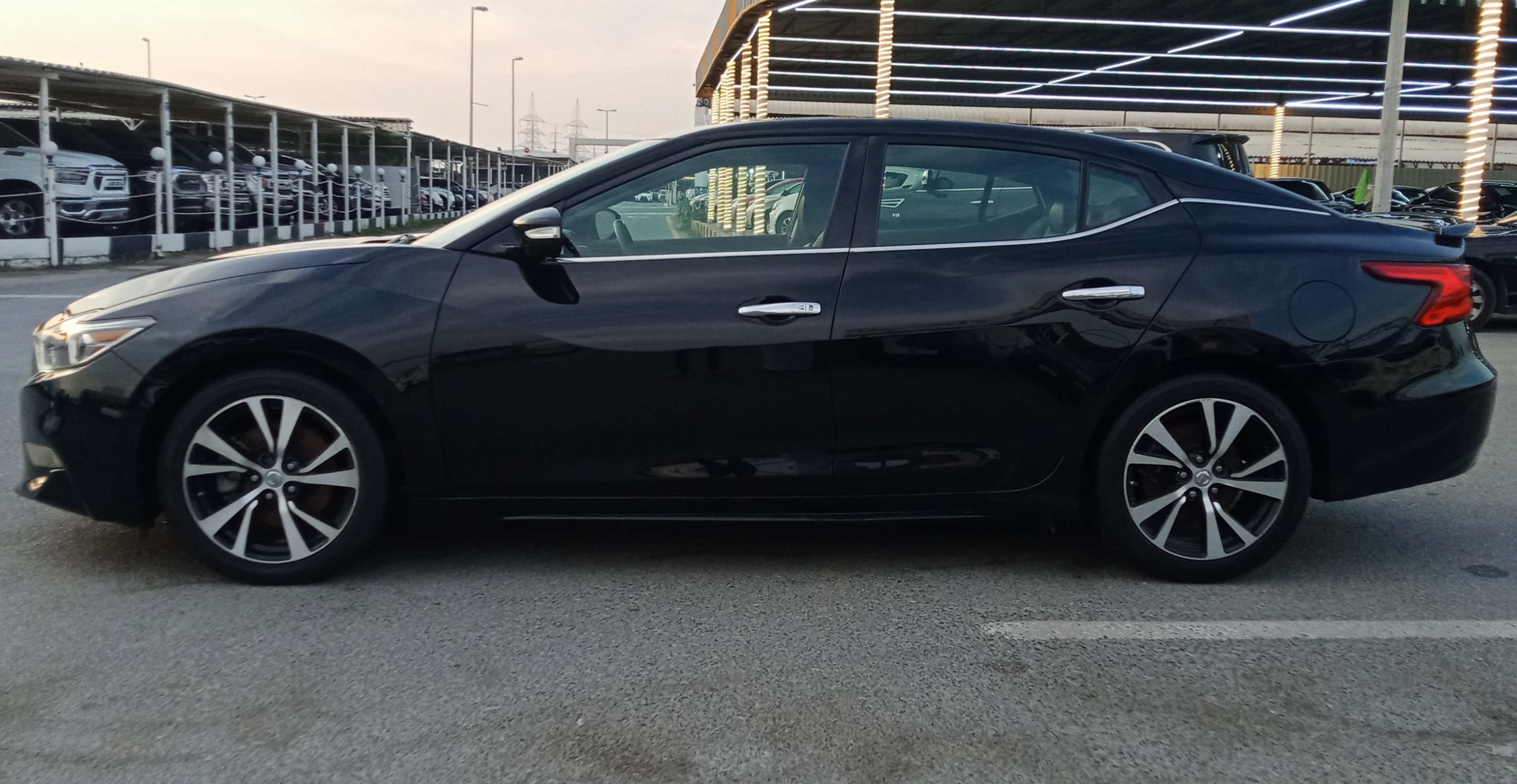 Nissan Maxima SV V6 3.5L Model 2018-pic_3