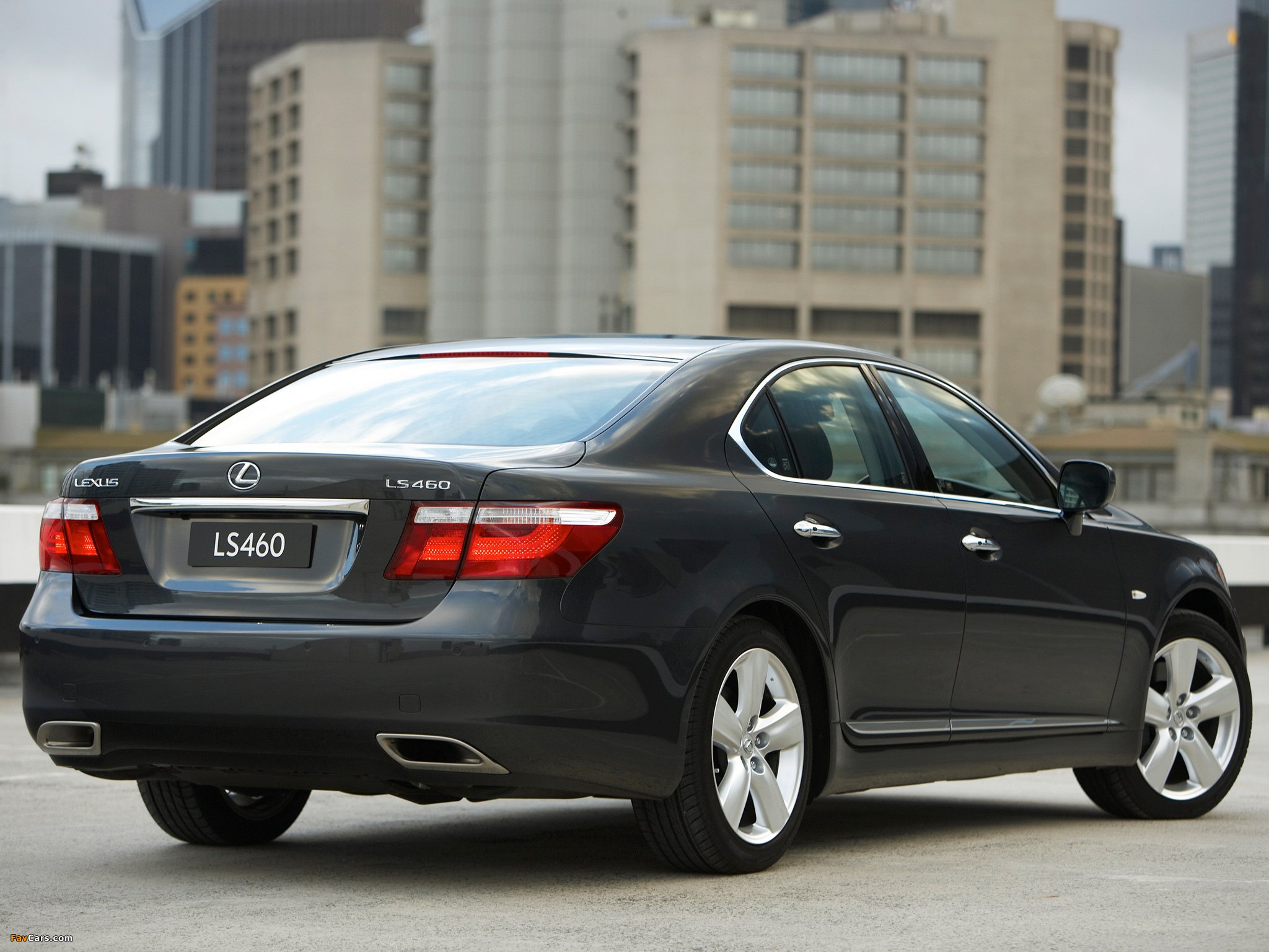 Rent Lexus LS 460 in Dubai-pic_1