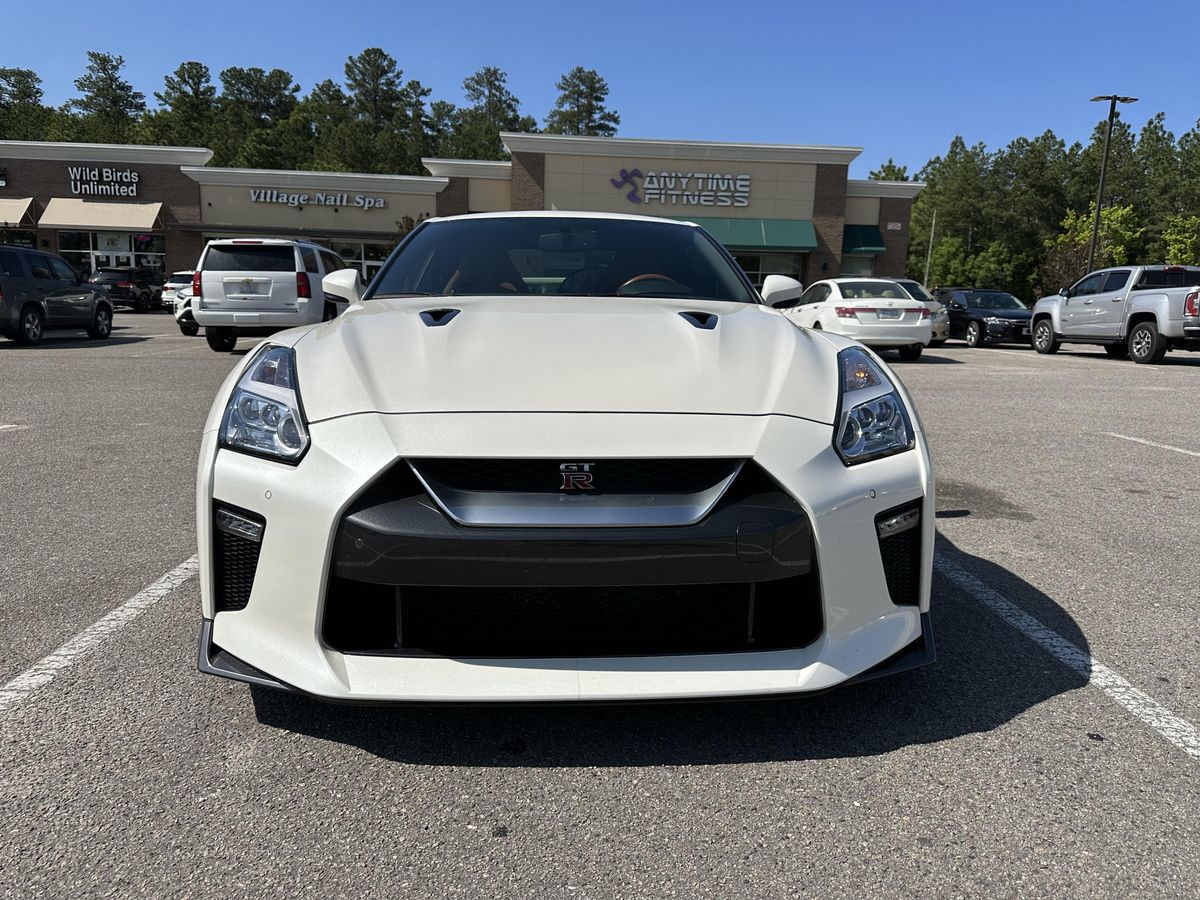 Rent 2017 Nissan GT-R Premium Sports Car in Abu Dhabi-pic_2