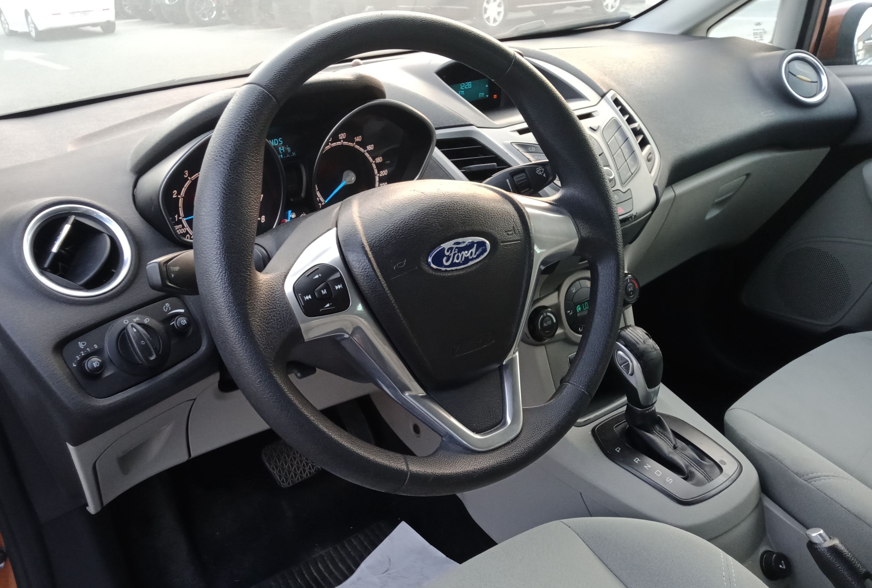 Ford Fiesta V4 1.6L Model 2013-pic_1
