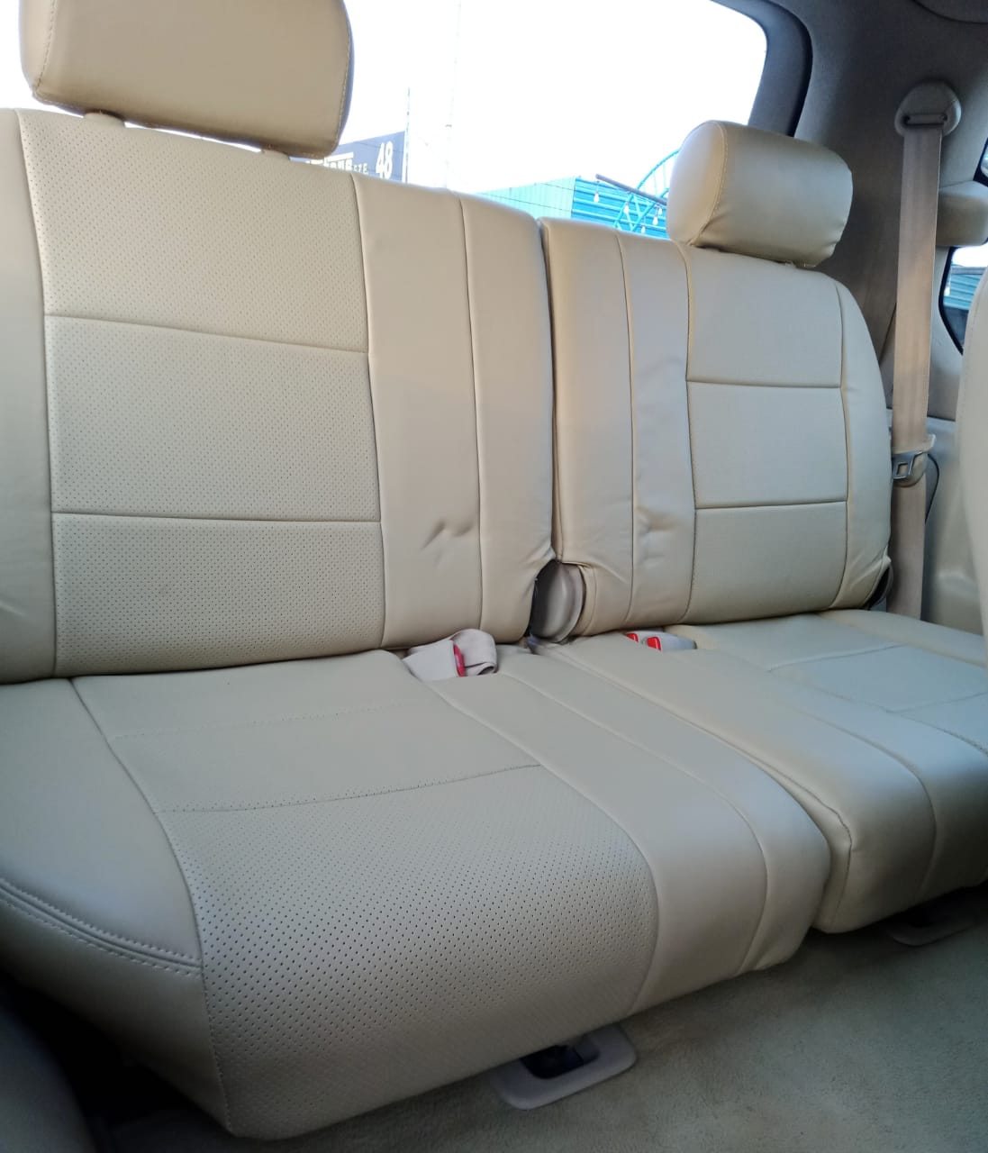 2005 Lexus LX470 V8 4.7L | Full Option SUV for Rent in Dubai-pic_2