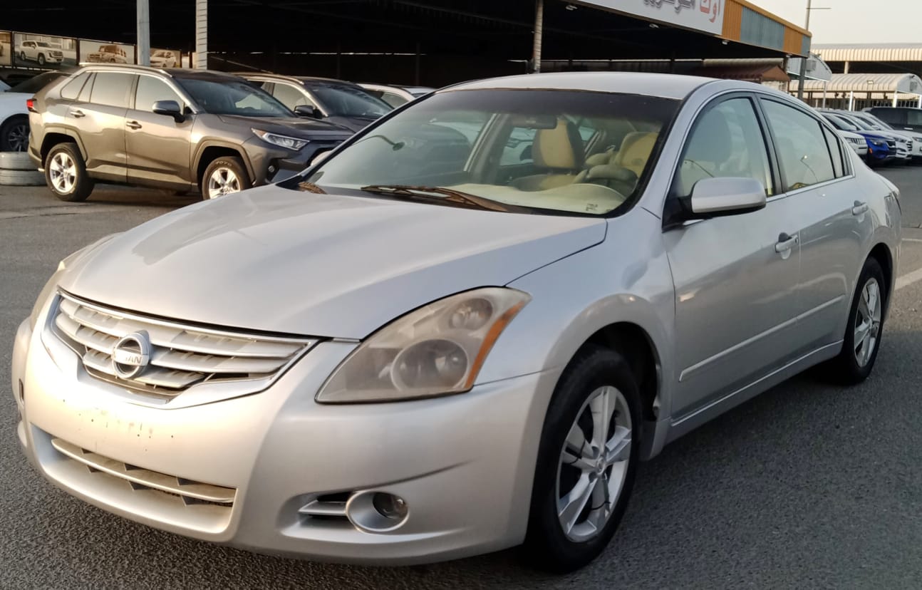 2011 Nissan Altima S V4 2.5L Sedan for Rent in Dubai-pic_3