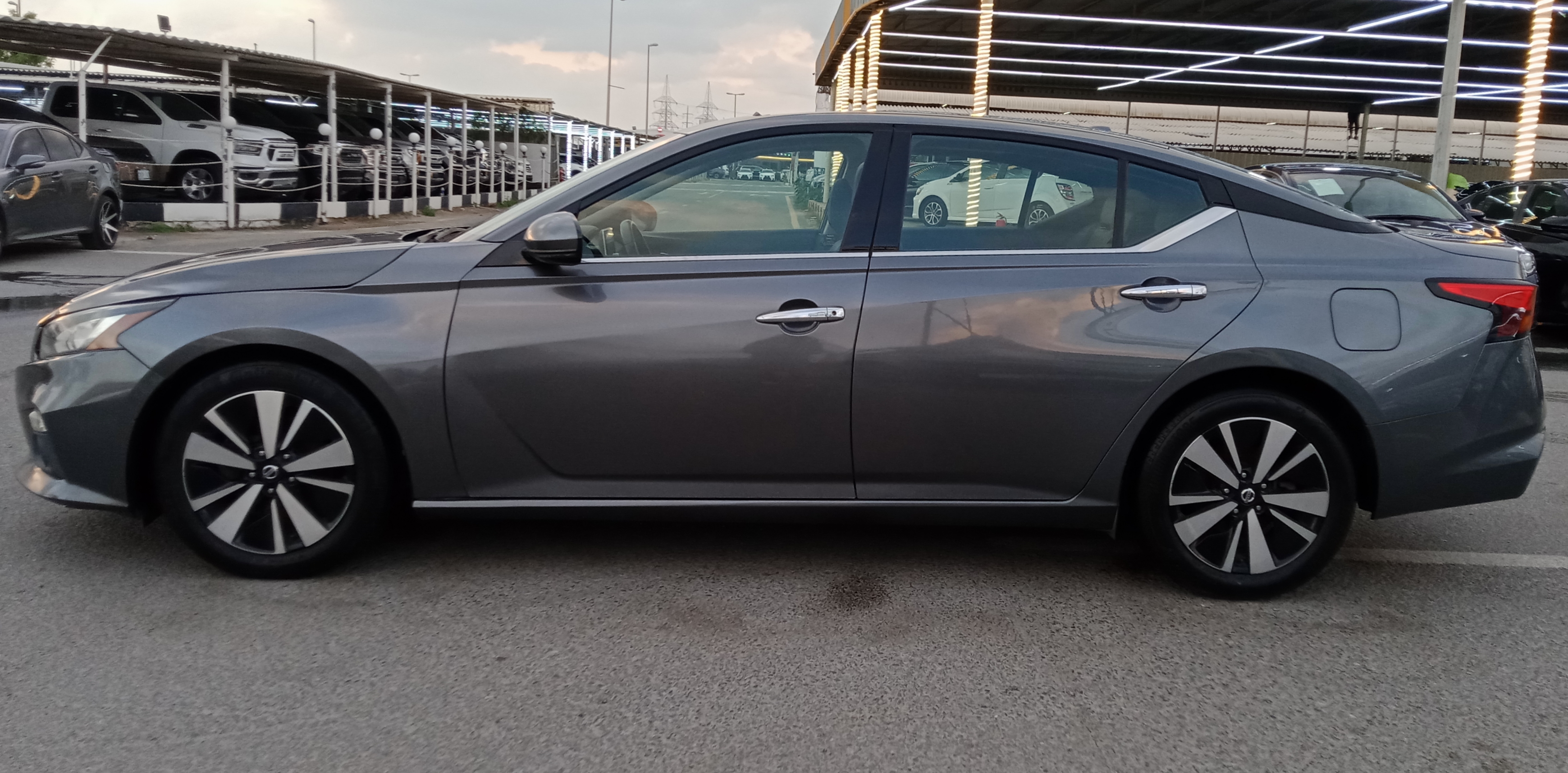 2019 Nissan Altima SL V4 2.5L Sedan for Rent in Dubai-pic_4